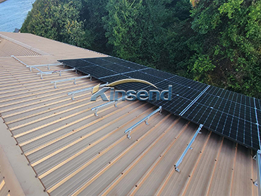 Sistema de montaje solar para techos de metal